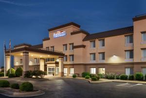 a front view of a hampton inn and suites at Baymont by Wyndham Evansville East in Evansville