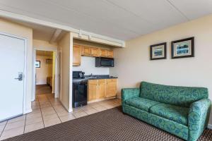 Gallery image of Travelodge by Wyndham Suites Virginia Beach Oceanfront in Virginia Beach