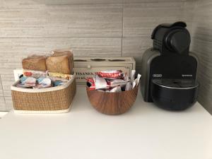 Coffee and tea making facilities at La casa di Mimì... calore e accoglienza!