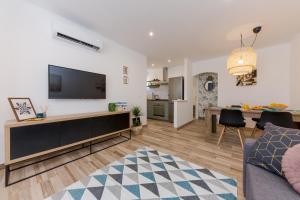 TV a/nebo společenská místnost v ubytování Apartment Lara
