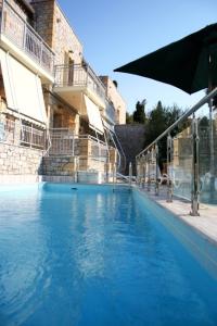 Bazén v ubytování 8 Furnished Apartments in Stoupa for Rent. nebo v jeho okolí