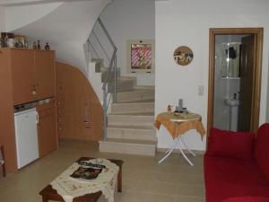 Posezení v ubytování 8 Furnished Apartments in Stoupa for Rent.