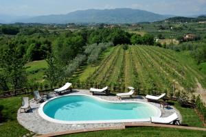 Pogled na bazen u objektu Locanda agricola Posapiano ili u blizini