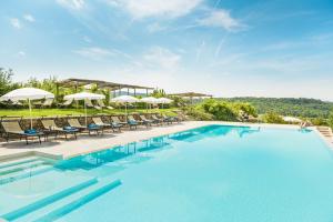 The swimming pool at or close to Laticastelli Country Relais