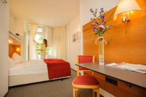 Łóżko lub łóżka w pokoju w obiekcie Hotel St. Virgil Salzburg