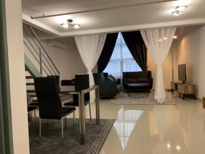 Posedenie v ubytovaní Kyra Luxury Duplex Studio @ Pinnacle Kelana Jaya