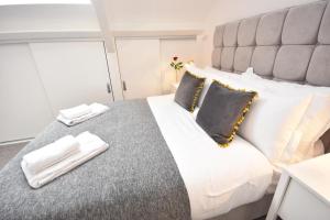 a bedroom with a large bed with white sheets and pillows at Apt 3, Opera House ensuite 4th Floor by Indigo Flats in London
