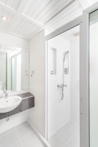 Bathroom sa Chayadol Resort - SHA Extra Plus