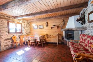 A seating area at Baita Tomaselli