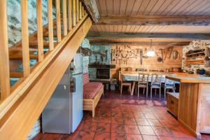 A kitchen or kitchenette at Baita Tomaselli
