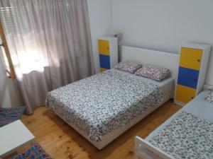 Postel nebo postele na pokoji v ubytování Mostar Downtown Hostel