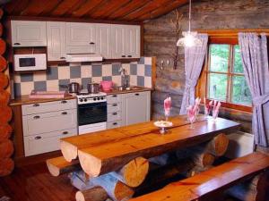 Majoituspaikan Holiday Home Kopinkallio 2 by Interhome keittiö tai keittotila
