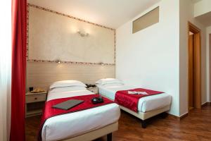 Letto o letti in una camera di Simon Hotel