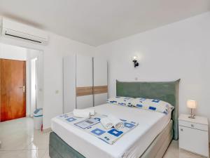 Postel nebo postele na pokoji v ubytování Apartment Rubin-12 by Interhome