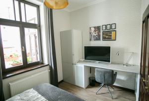 A television and/or entertainment centre at Chicago Vendégház