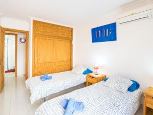 A bed or beds in a room at Apartment Mariners 2 by Interhome