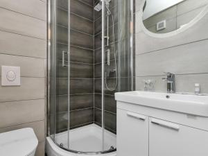 Koupelna v ubytování Apartment Rubin-12 by Interhome + 9 fotografií