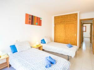 A bed or beds in a room at Apartment Mariners 2 by Interhome