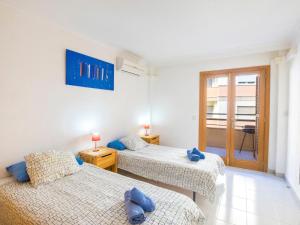 A bed or beds in a room at Apartment Mariners 2 by Interhome
