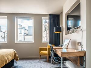 Letto o letti in una camera di Apex Waterloo Place Hotel