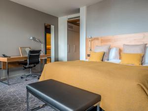 Letto o letti in una camera di Apex Waterloo Place Hotel
