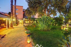 Vonkajšia záhrada v ubytovaní Colleverde Park Hotel