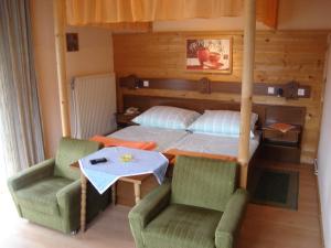 Ein Bett oder Betten in einem Zimmer der Unterkunft Hirscheggerhof