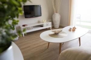 TV a/nebo společenská místnost v ubytování Apartamento Navajas MRZ Rentals