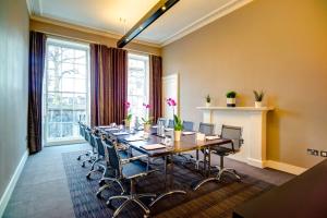 Area soggiorno di Apex Waterloo Place Hotel