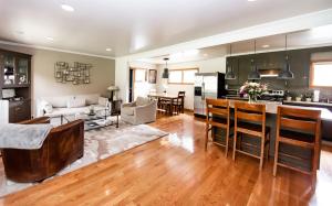 Dapur atau dapur kecil di Small Batch Lodging