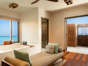 Postel nebo postele na pokoji v ubytování Vakkaru Maldives - 30 percent off on seaplane transfers for stays until 19 Dec 2025