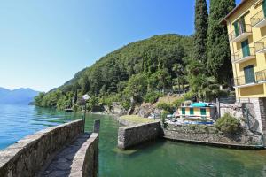 Galeriebild der Unterkunft Apartment A lago, private beach and parking in Oliveto Lario