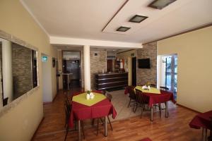 Restoran ili drugo mesto za obedovanje u objektu Bar Malwa