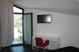 TV a/nebo společenská místnost v ubytování Hostal Tres Campanas