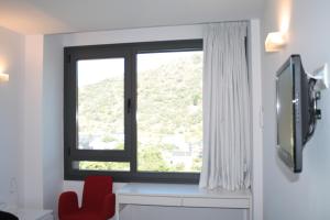 TV a/nebo společenská místnost v ubytování Hostal Tres Campanas