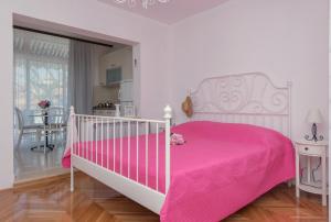 Posteľ alebo postele v izbe v ubytovaní Apartmani Antunović Podgora