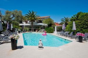 a swimming pool with a pink object in the middle at Hôtel La Villa Cap d’Antibes in Juan-les-Pins