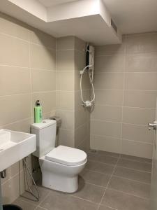 Ένα μπάνιο στο Kyra Luxury Duplex Studio @ Pinnacle Kelana Jaya +29 φωτογραφίες
