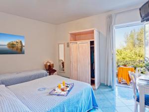 Postel nebo postele na pokoji v ubytování Hotel Cleopatra