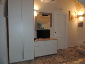 A television and/or entertainment centre at Le Tre Meraviglie
