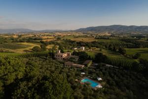 an aerial view of a estate in a vineyard at Fonte Sala in Montefalco