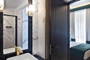 a bathroom with a sink and a mirror at Citykey Napoli - Bed & Breakfast in Naples +38 photos