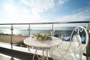 En balkon eller terrasse på Siel Seaside Boutique Homes