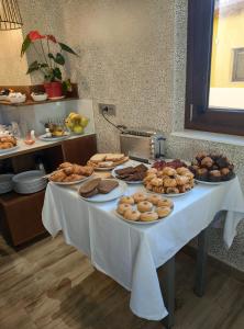a table with plates of food on top of it at Hotel Rural Oasibeth in Frómista