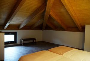 a bedroom with a bed and a wooden ceiling at Hotel Rural Oasibeth in Frómista