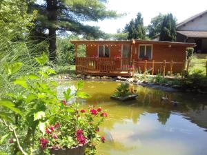 a cabin in the middle of a pond at gite de beletou in Jourgnac
