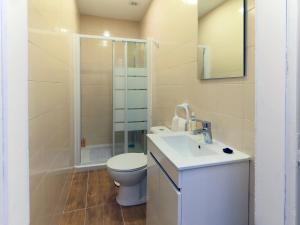 a bathroom with a toilet and a sink and a shower at Casa do Doutor in Portalegre