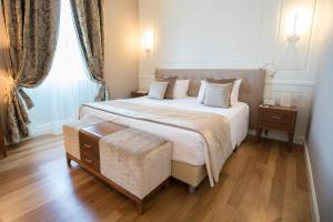a bedroom with a large bed and a window at Grand Hotel Terme Sirmione in Sirmione