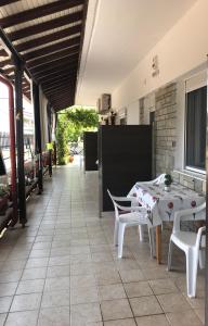 Pati o zona exterior de Cape Blue Apartments