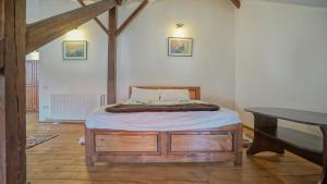 a bedroom with a bed and a desk in a room at Baiulescu apartments in Braşov